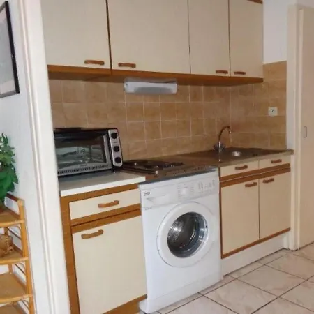 Apartment F2 Confortable Avec Balcon Pres Des Thermes D'amelie-les-bains - Fr-1-703-61