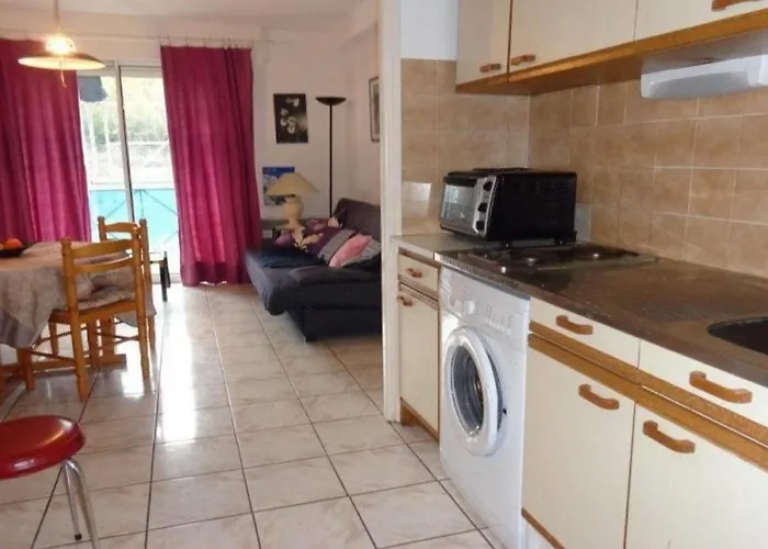 F2 Confortable Avec Balcon Près Des Thermes D'amélie-les-bains - Fr-1-703-61